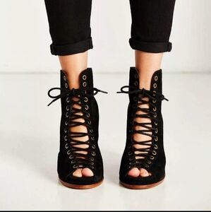 BNIB Jeffrey Campbell Freelove Size 9